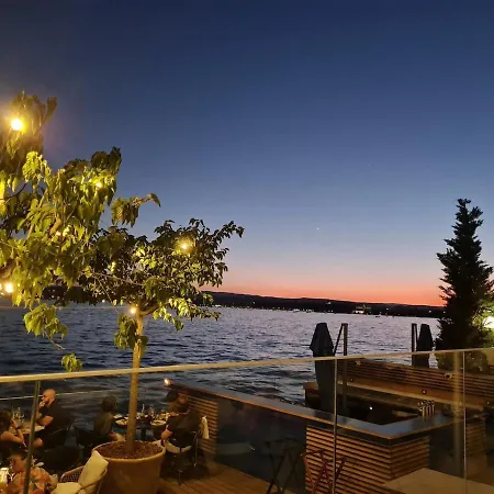T2, Balcon, Centre Et Lac, Garage, 73m2, Calme Chic Apartmán