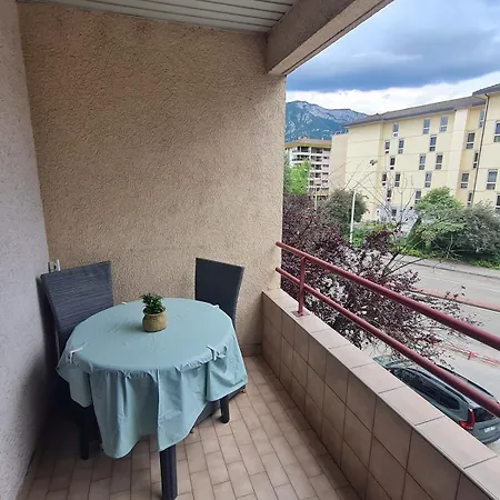 T2, Balcon, Centre Et Lac, Garage, 73M2, Calme Chic Annecy