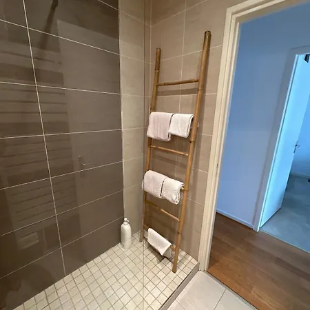 T2, Balcon, Centre Et Lac, Garage, 73m2, Calme Chic Apartmán *