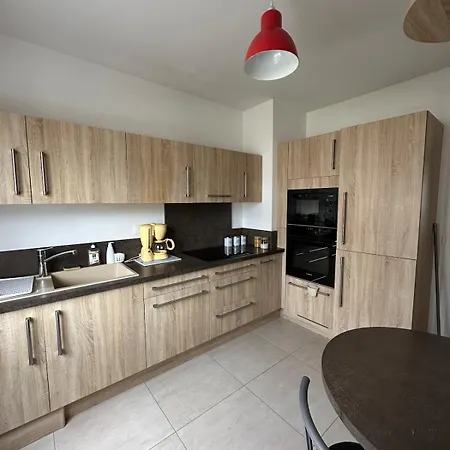 T2, Balcon, Centre Et Lac, Garage, 73M2, Calme Chic Annecy