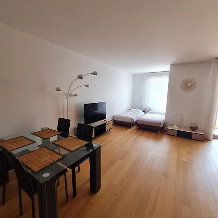Appartement T2, Balcon, Centre Et Lac, Garage, 73M2, Calme Chic