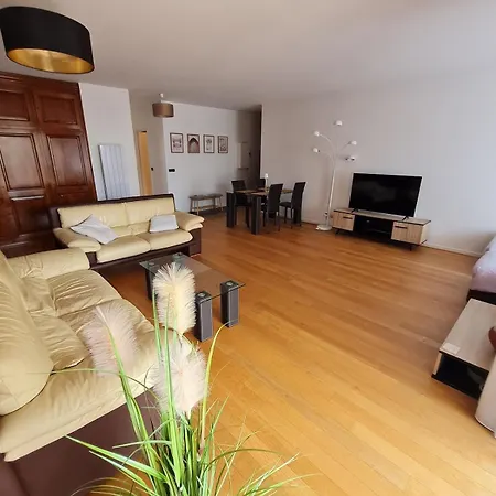 T2, Balcon, Centre Et Lac, Garage, 73M2, Calme Chic Appartement